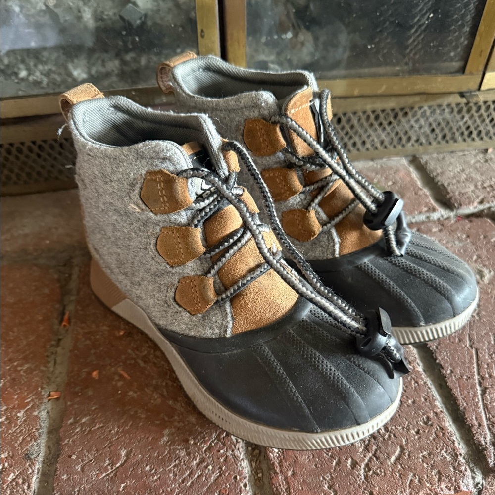 Sorel Kids' Gray and Tan Out N About Waterproof Boots